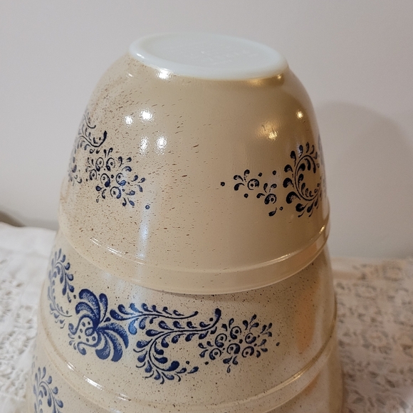 Pyrex Homestead Mixing Bowls Set - Picture 9 of 10